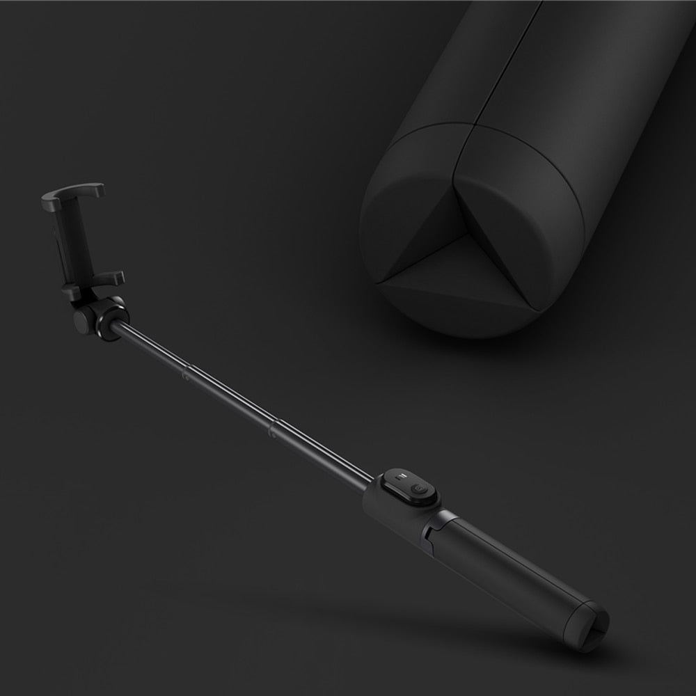 Foldable Bluetooth Selfie Stick Tripod - detail view