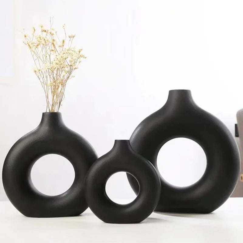 Minimalist Donut-Shaped Flower Vase - detail view